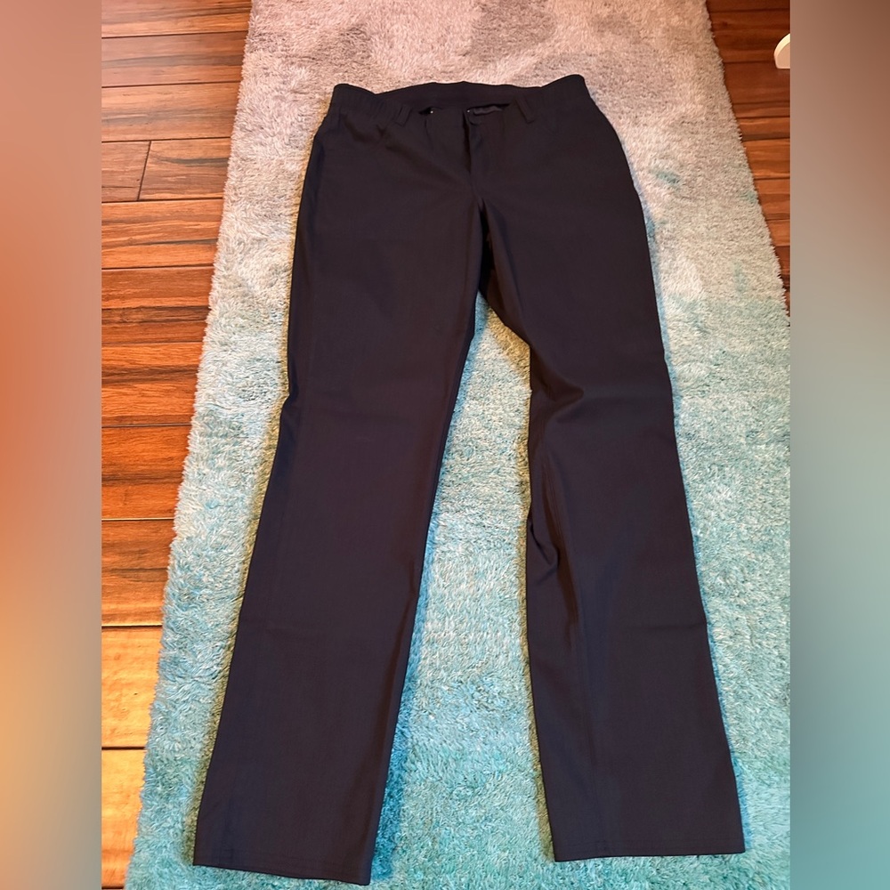 Women’s Under Armour black pants (size 12)
